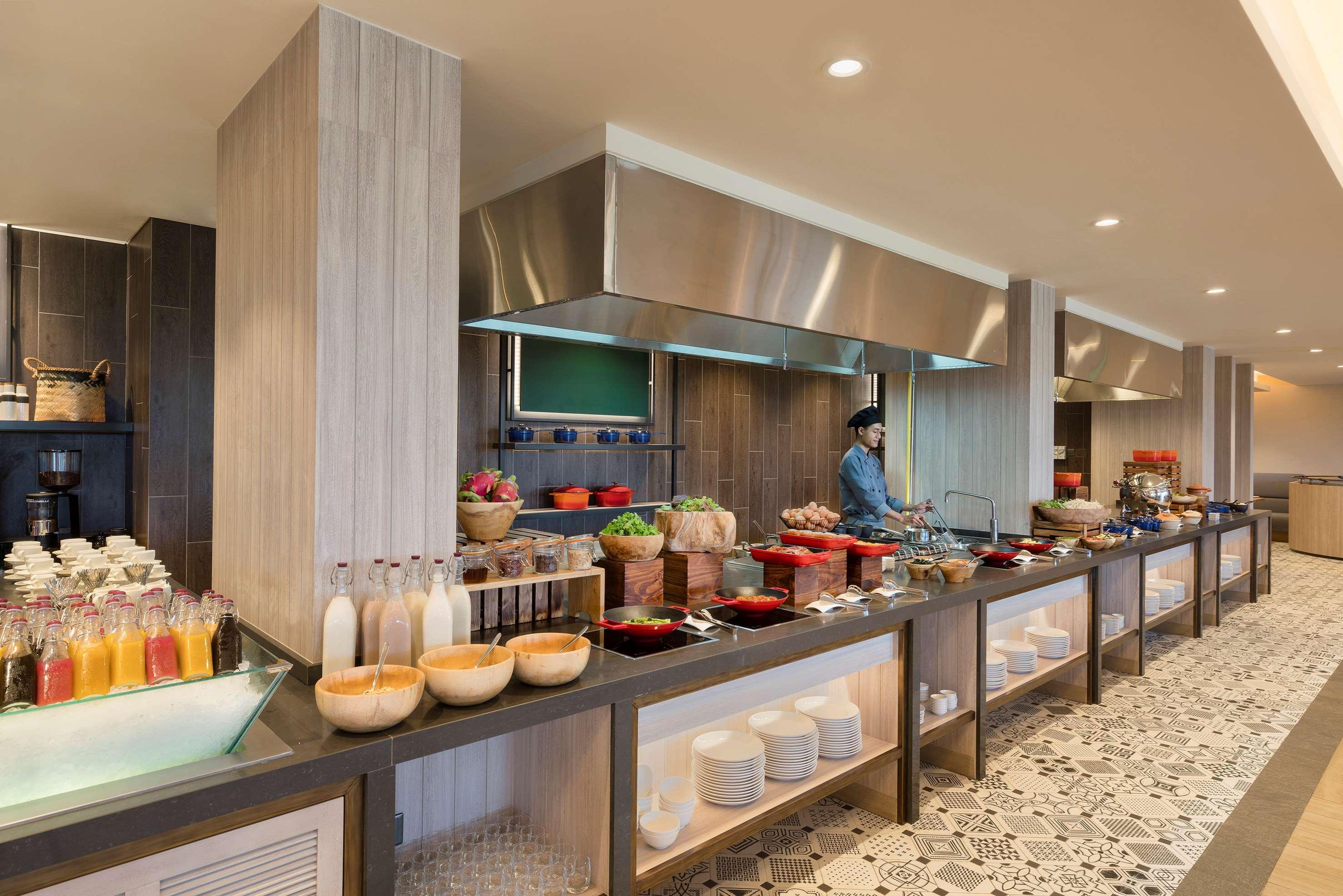 Melia Ho Tram Beach Resort Экстерьер фото A live kitchen at a hotel