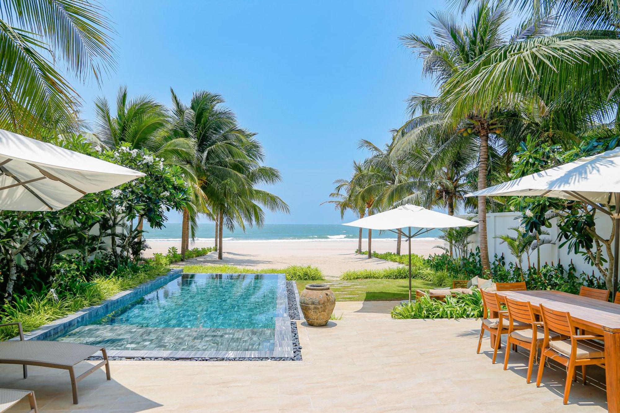 Melia Ho Tram Beach Resort Экстерьер фото The beach at the resort