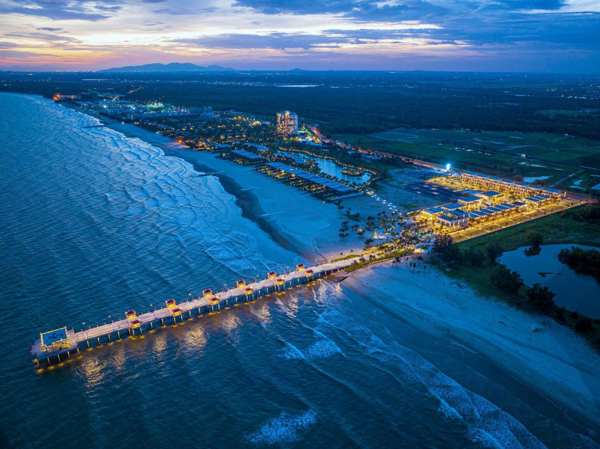 Melia Ho Tram Beach Resort Экстерьер фото Aerial view of the Gulf State Park Pier