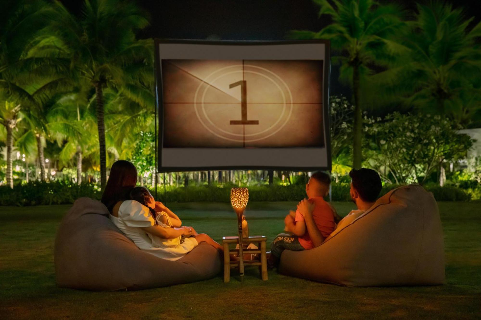 Melia Ho Tram Beach Resort Экстерьер фото Outdoor movie at The Village