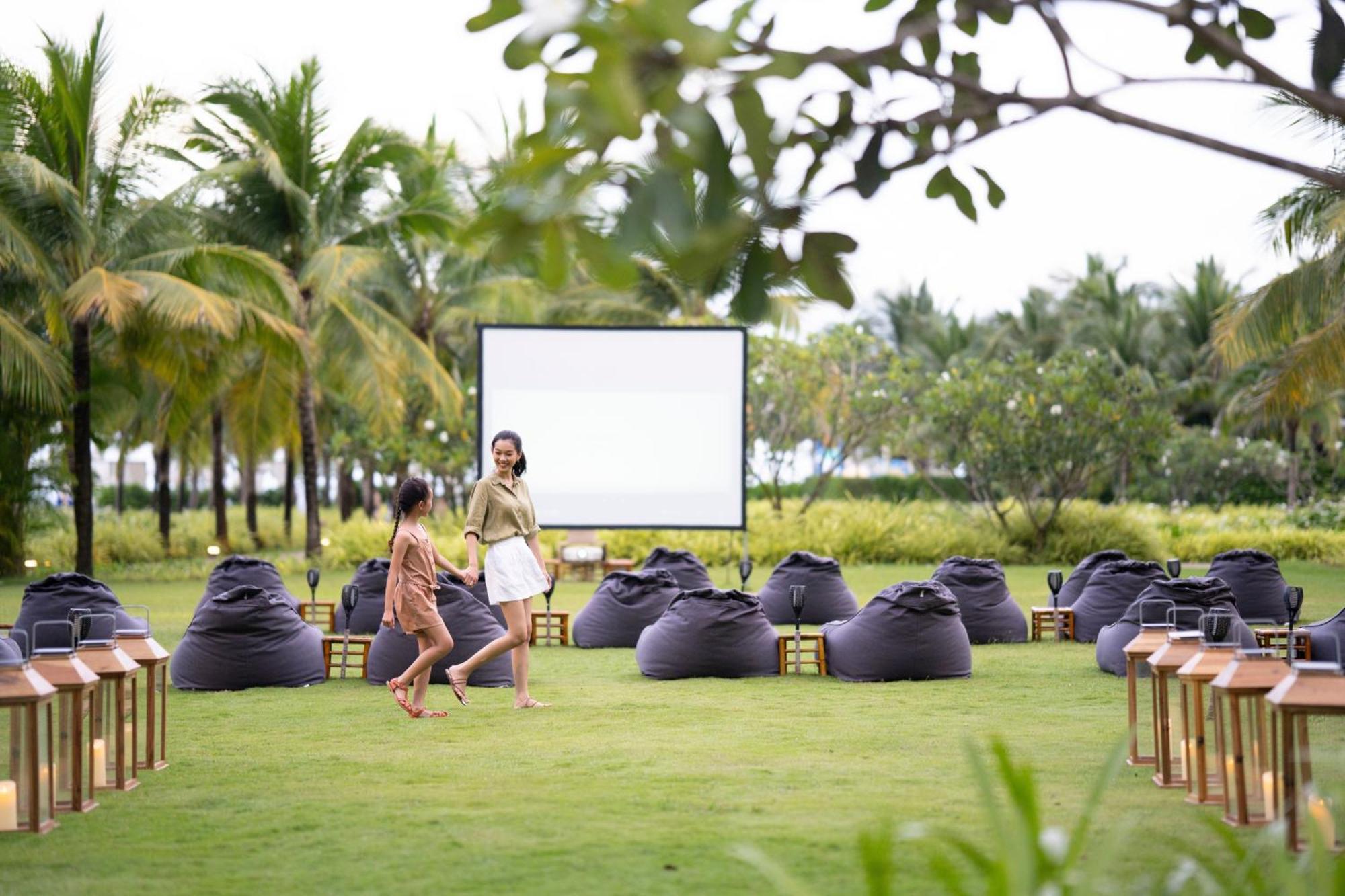 Melia Ho Tram Beach Resort Экстерьер фото The lawn at the resort