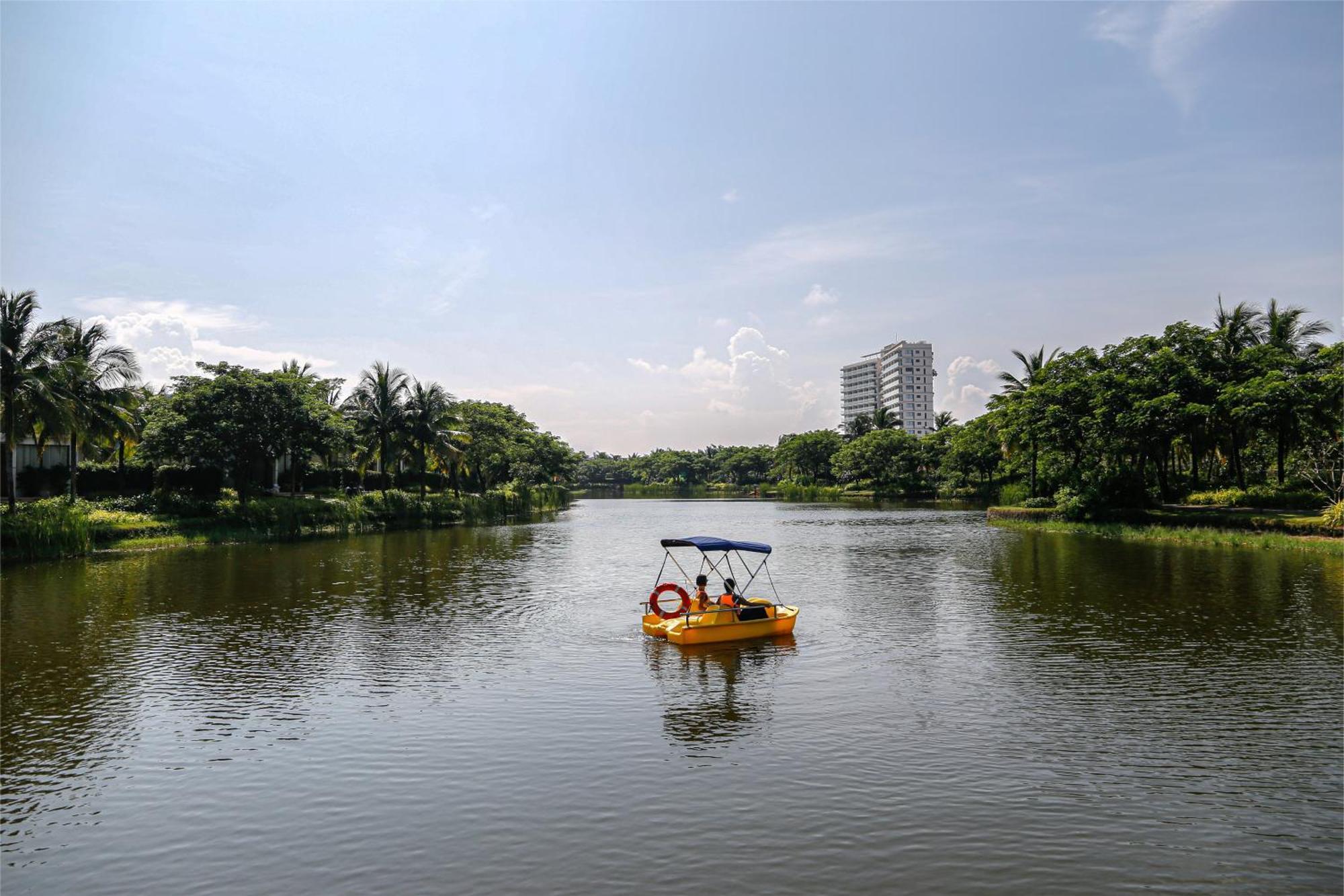 Melia Ho Tram Beach Resort Экстерьер фото Boating at the lake