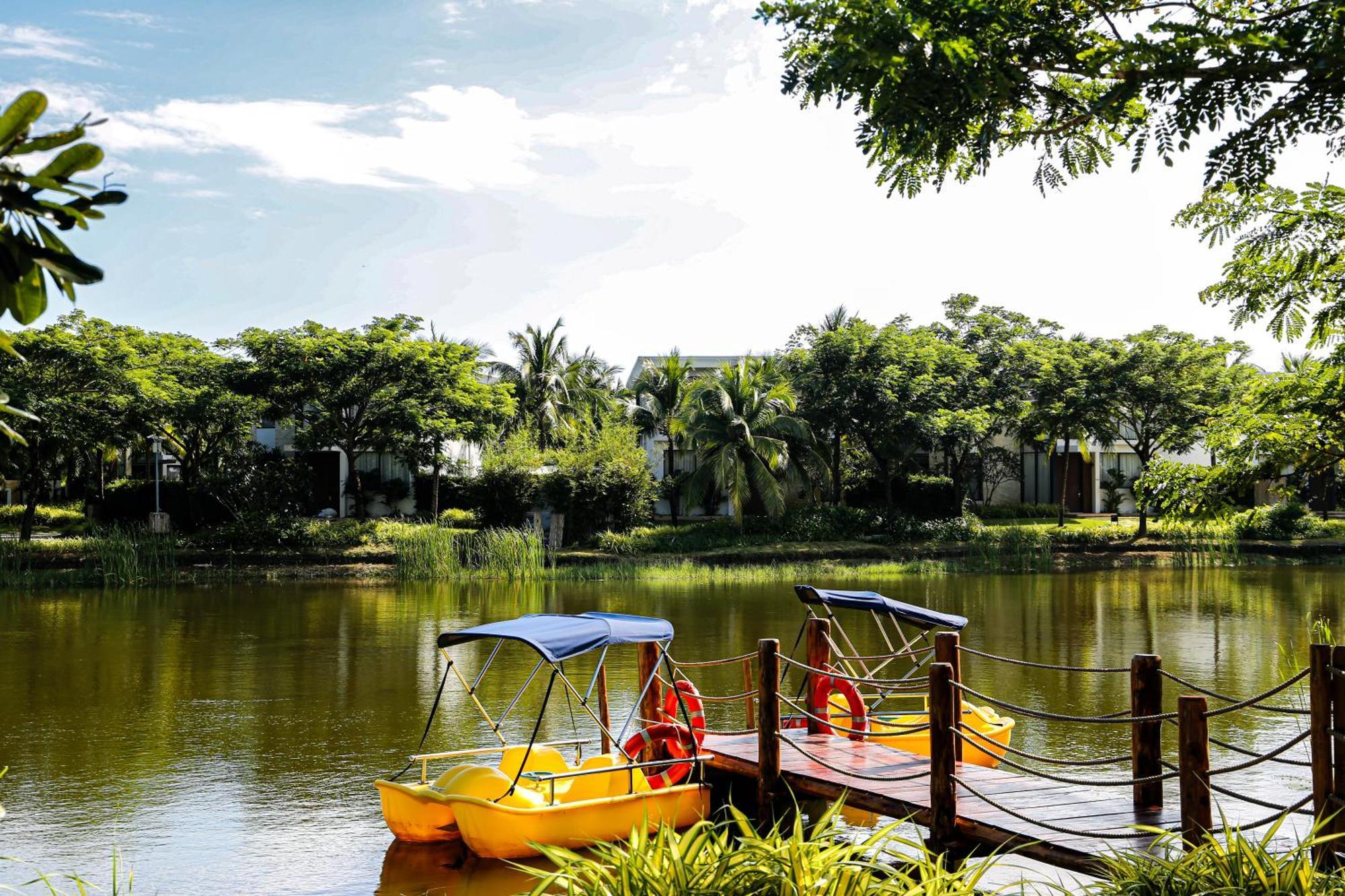 Melia Ho Tram Beach Resort Экстерьер фото The lake at the park